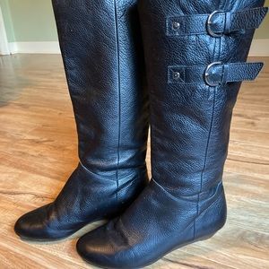 Black boots with buckle